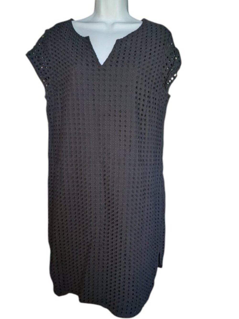 *3 FOR $9* Merona Short Sleeve Knee Length Eyelet V-Neck Lined Short Solid Dress - Picture 2 of 6